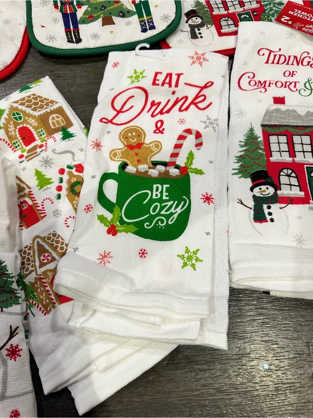 Holiday Kitchen Towel and Pot Holder Set 12 pcs. Christmas gift for friends?